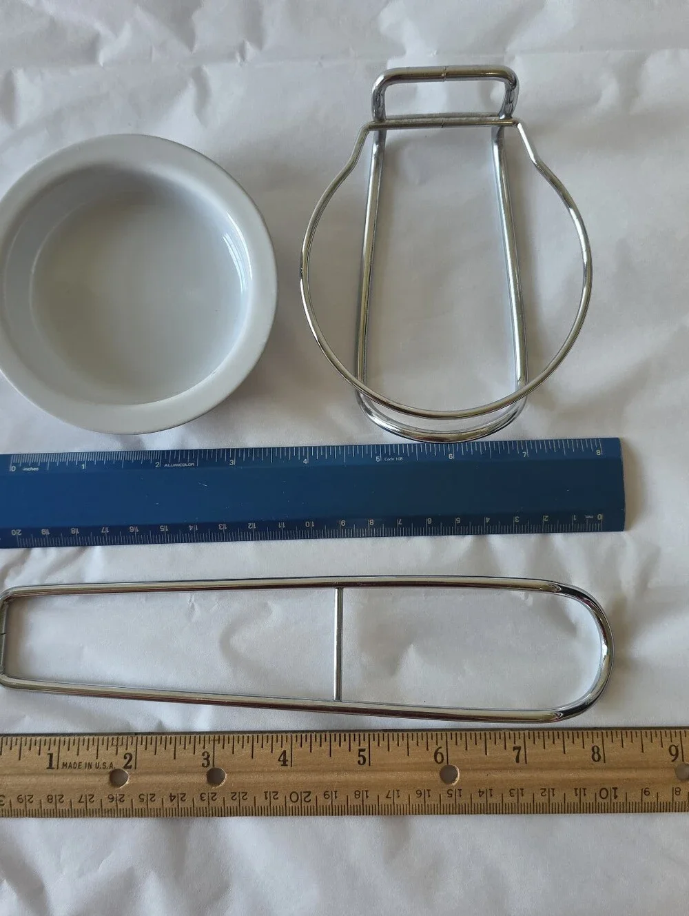 Pampered Chef Spoon Rest #1678 Metal Stand & Round Ceramic Dish Retired EUC